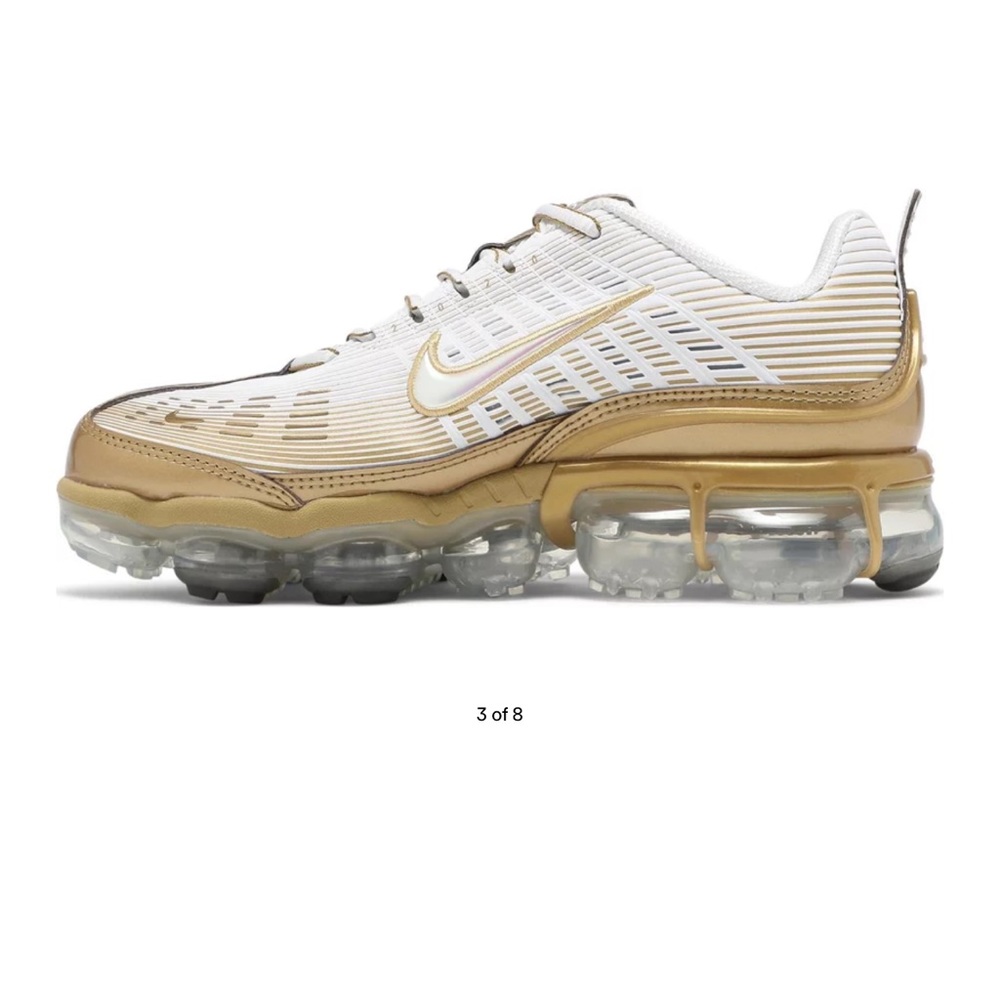 Women’s Nike CapoMax 360 sneakers- New.  Size 8